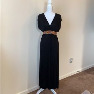 Long black sleeveless dress